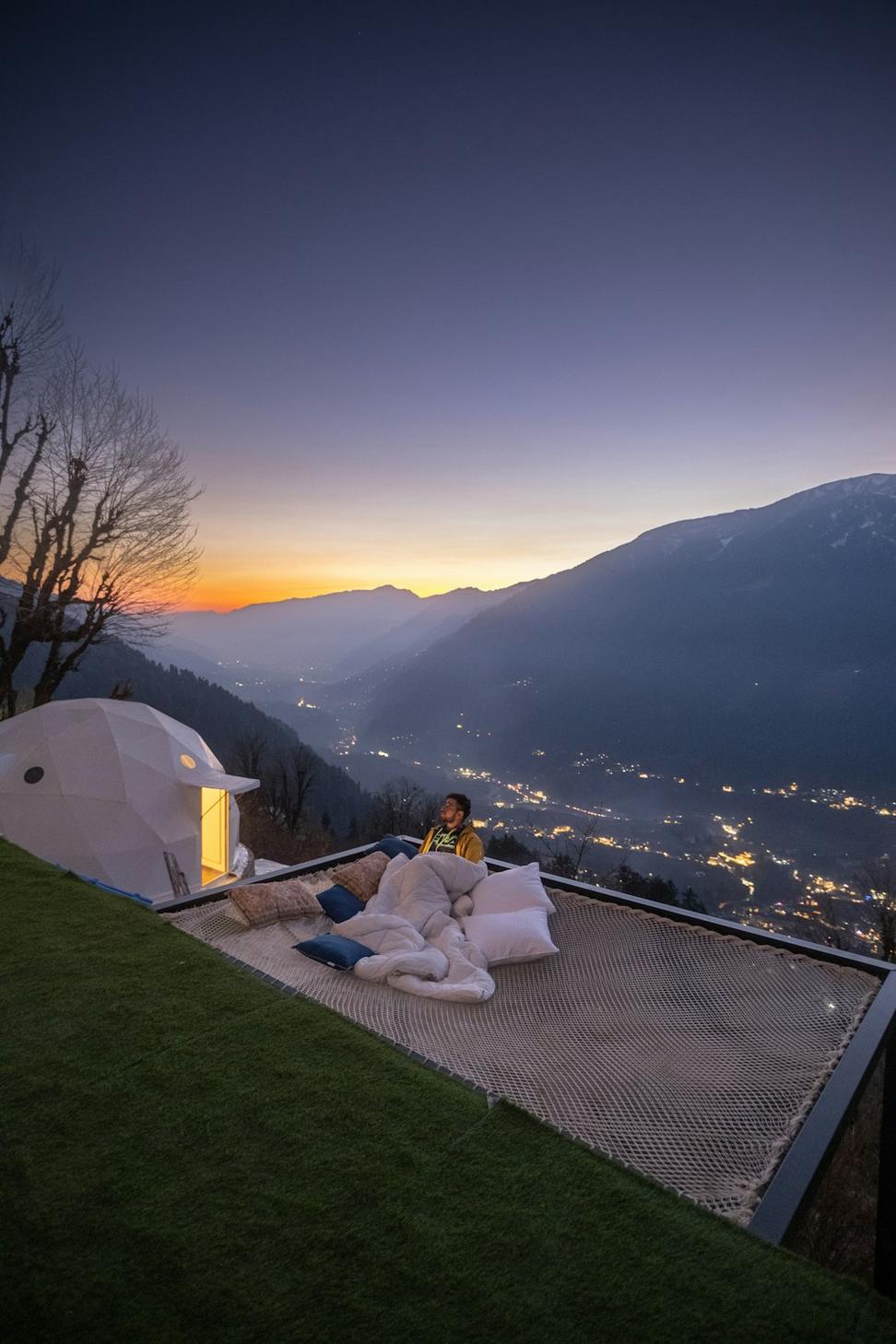 Astryvon Realm at night